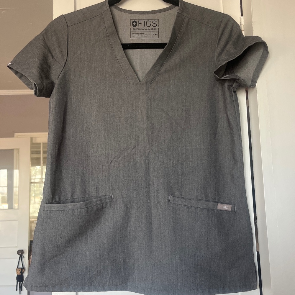 Figs Scrub top